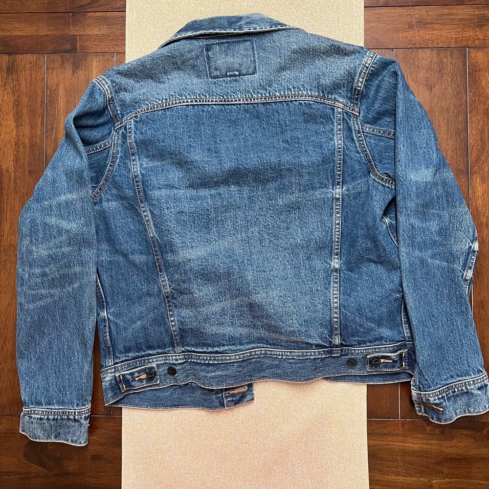 ❤️ American Eagle Outfitters Blue Denim Jacket with Brown Accents- Classic fit. - Picture 2 of 7
